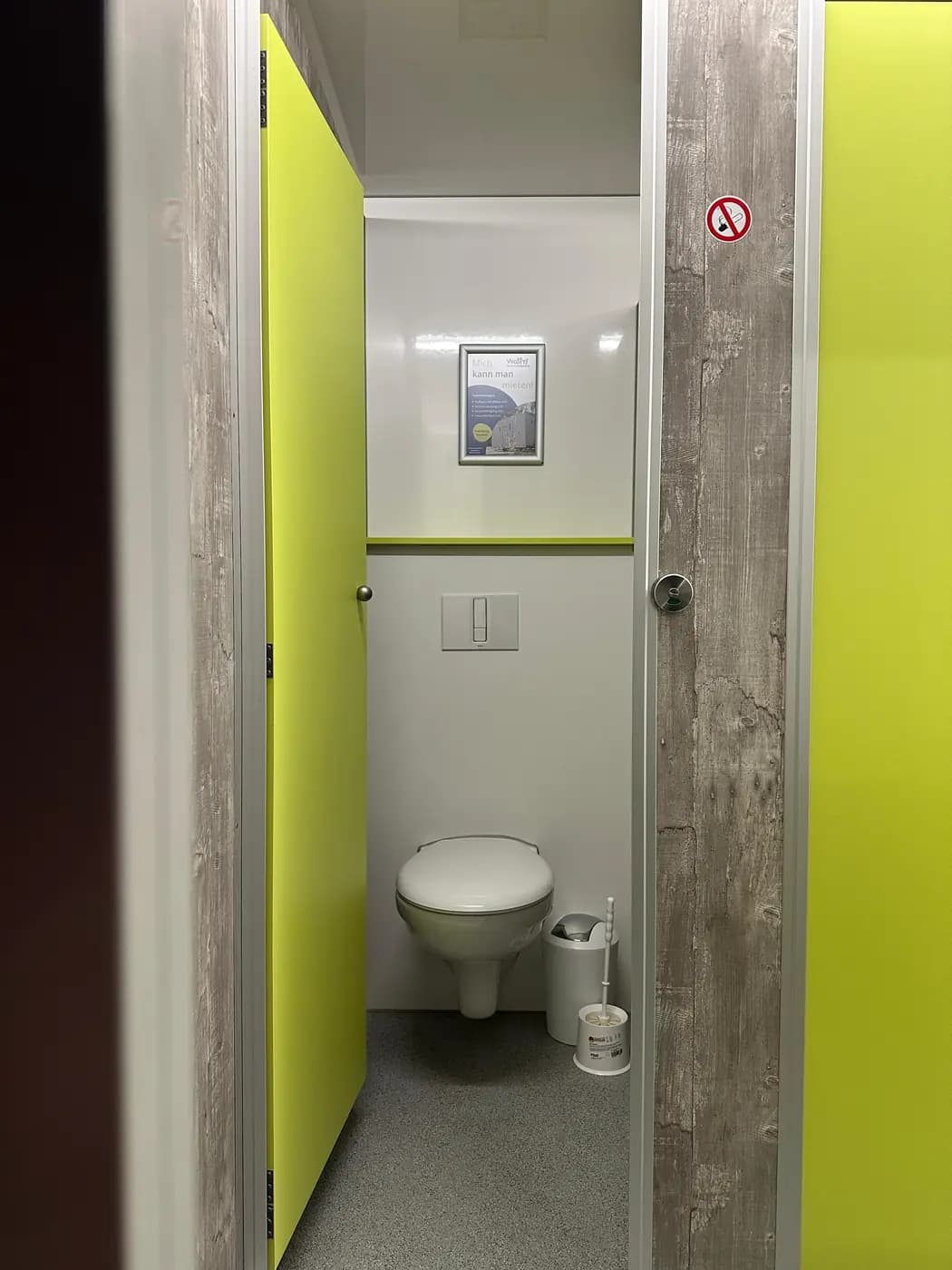 Innenansicht einer Toilettenkabine